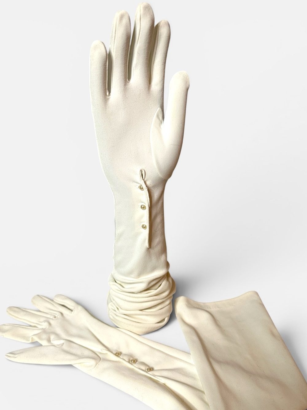 VINTAGE LEATHER-SPUN WHITE NYLON GLOVES LONG PEARL BUTTONS 7.5